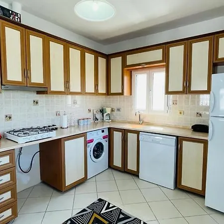 Yalikavak Marina'nin Hemen Yaninda 3+1 Esyali Ev Lejlighed Bodrum