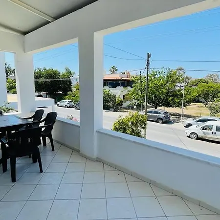 Apartament Yalikavak Marina'nin Hemen Yaninda 3+1 Esyali Ev *